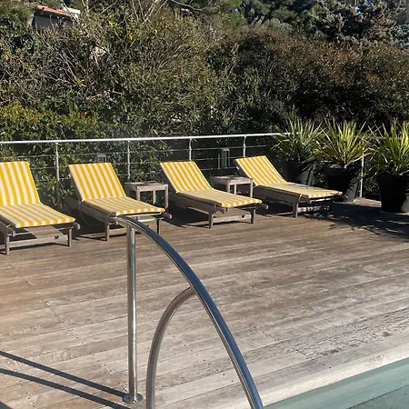 Hébergement de vacances Carqueiranne: De Charme Avec Piscine, Vue Mer, Pour 8 Personnes - Fr-1-599-119