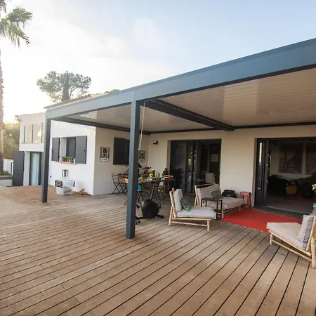 Hébergement de vacances Carqueiranne: De Charme Avec Piscine, Vue Mer, Pour 8 Personnes - Fr-1-599-119